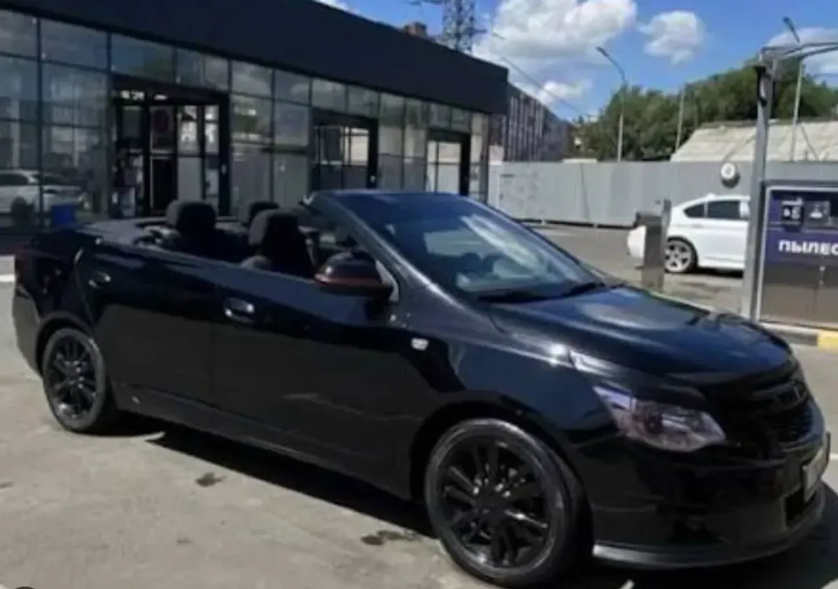 Qozog‘istonlik usta Chevrolet Cobalt modelidan kabriolet yasadi