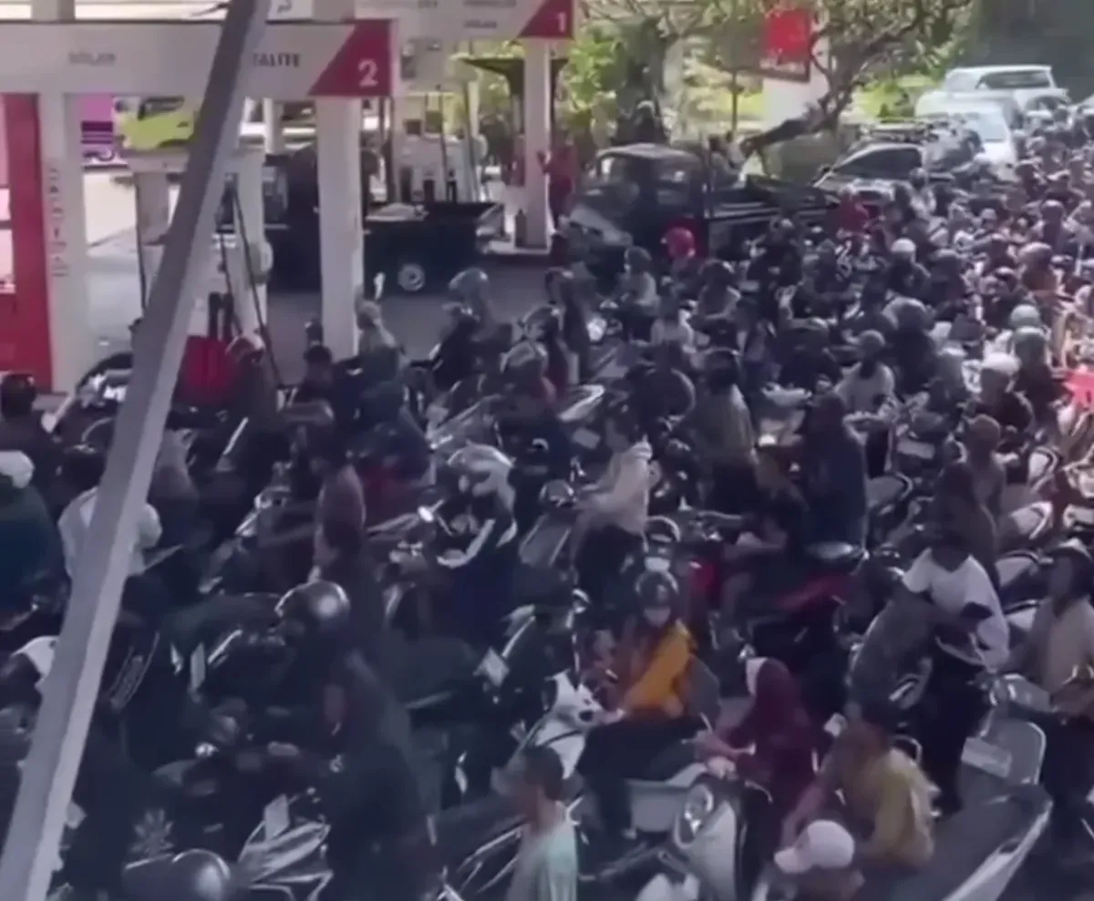 Bali orolida benzin taqchilligi sababli uzun navbatlar yuzaga keldi