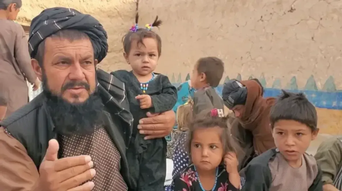 Afg‘onistonda ellik sakkiz farzandli ota og‘ir sharoitda yashamoqda