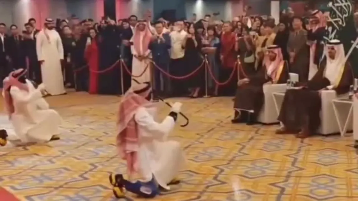 Riyodda xitoylik robotlar Saudiya an’anaviy raqsini ijro etdi